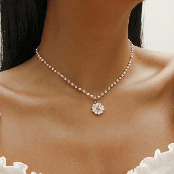 Daisy pärliga ripats